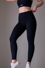 Load image into Gallery viewer, SLICK Leggings Black